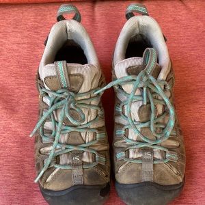 Keen hiking shoes size 7 WATERPROOF
